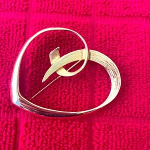 Brooch / Pin gold tone